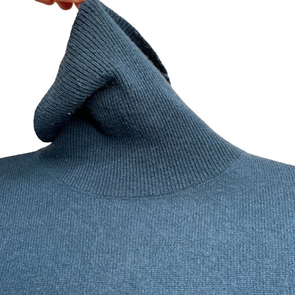 Halogen 100% Cashmere Women's Blue Turtle Neck Sweater Pullover Size Small Flaw - Picture 3 of 6